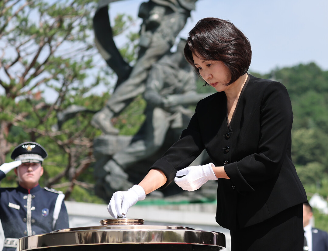 분향하는 김혜경 여사